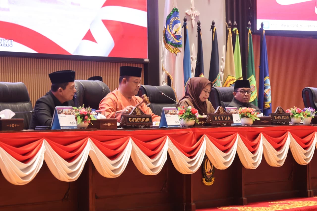 Gubernur Ansar Sampaikan Nota Keuangan Perubahan APBD Kepri 2025 di DPRD