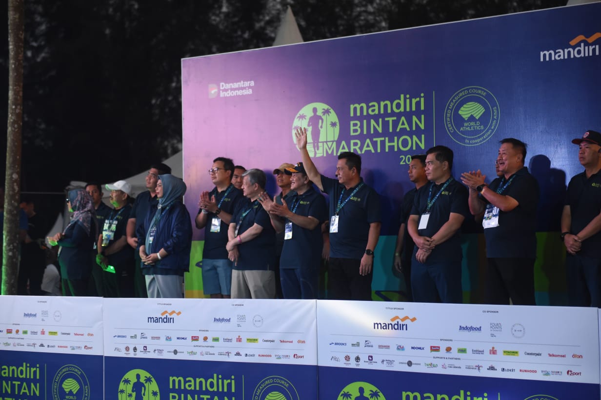 Gubernur Ansar Ahmad Lepas 3.000 Pelari dari 16 Negara di Mandiri Bintan Marathon 2025