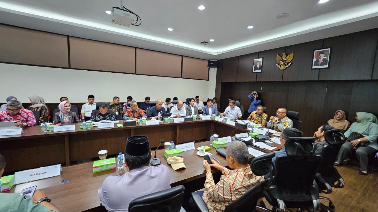 Wagub Nyanyang Dampingi Komite II DPD RI Bahas Aspirasi Penerbangan di Kepri