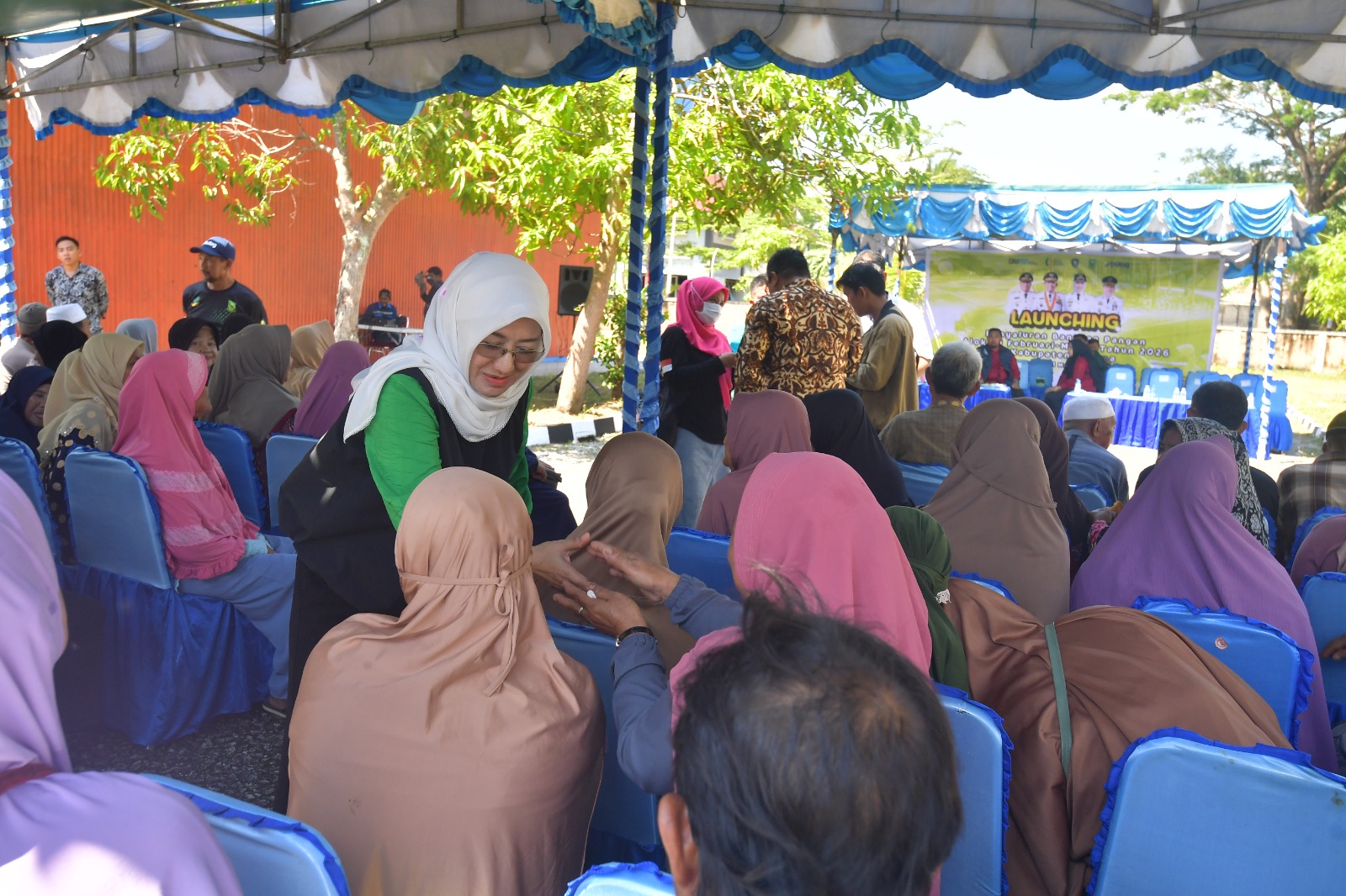 Pemprov Kepri Salurkan Bantuan Pangan untuk 7.321 Warga Natuna, Ansar Tekankan Stop Boros Pangan