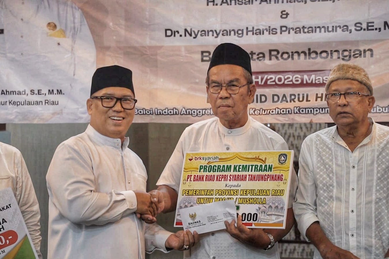 Safari Ramadhan Wagub Nyanyang di Tanjung Uma dan Baloi Indah, Perkuat Ukhuwah dan Serahkan Bantuan