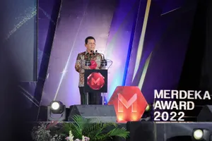 Gubernur Ansar Menerima Penghargaan Kategori 'Inovatif Untuk Negeri'