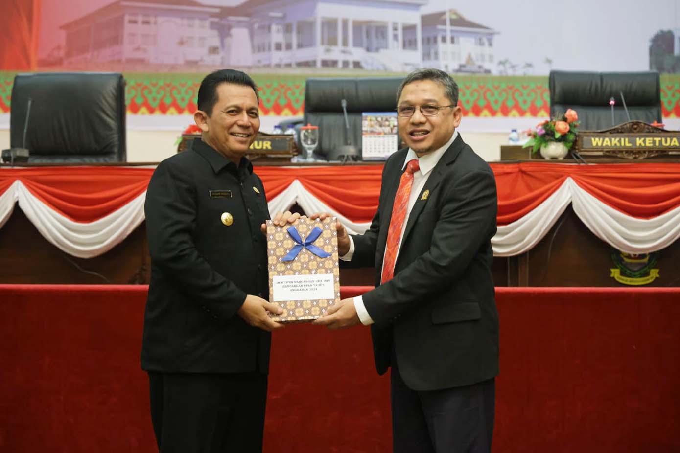 Gubernur Ansar Sampaikan Rancangan KUA PPAS APBD 2024 dan APBD-P 2023