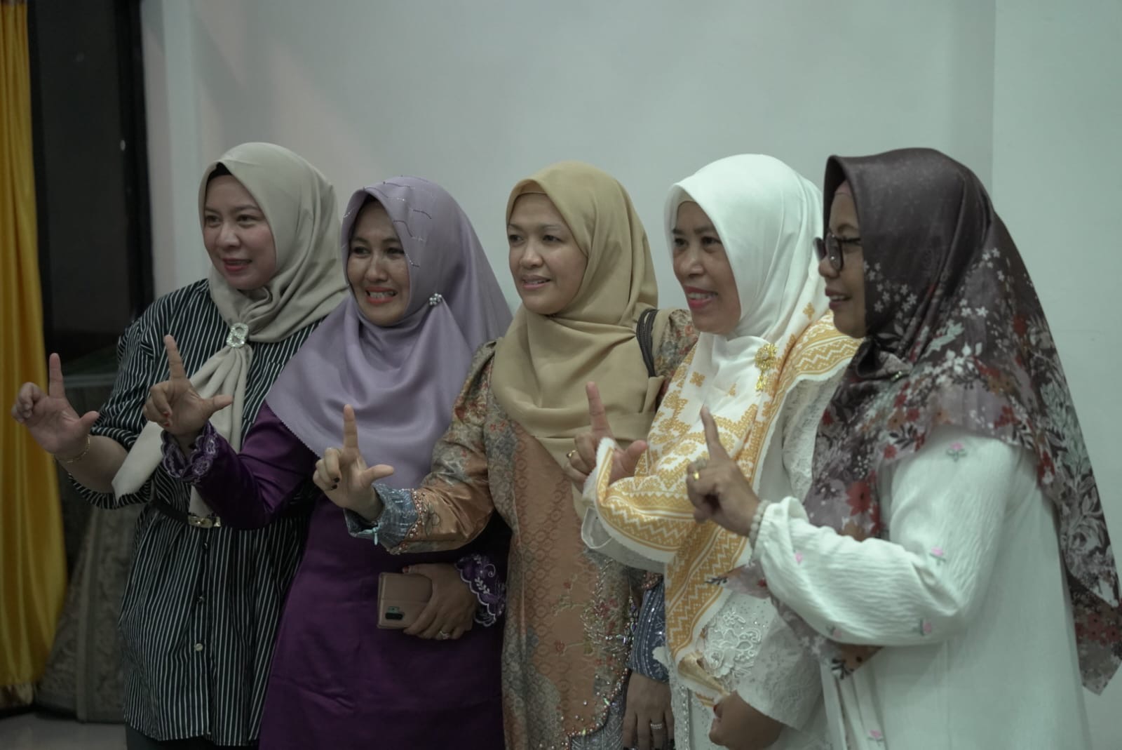 Gubernur Ansar dan Wagub Nyanyang Safari Ramadan di Lingga, Serahkan Bantuan CSR Rp15 Juta untuk Dua Masjid