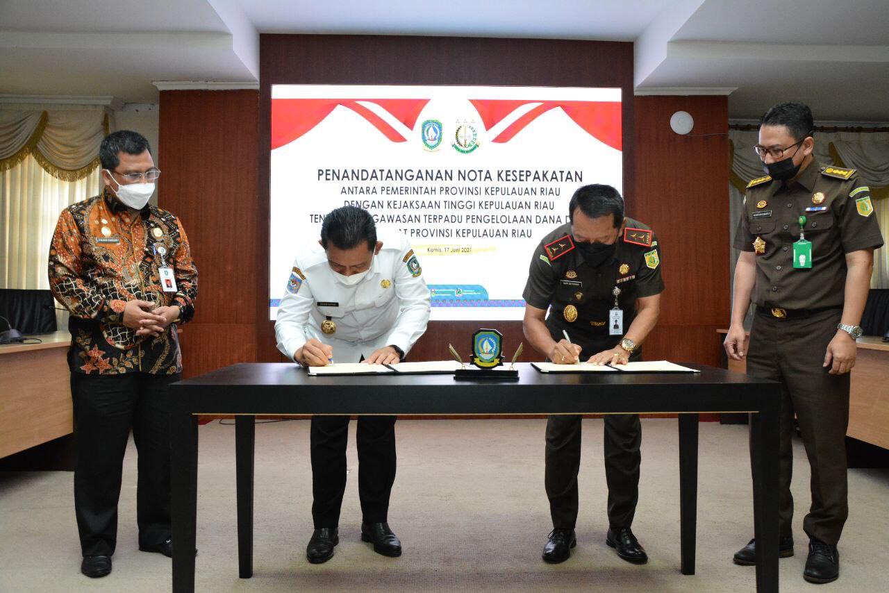Pemprov Kepri Dan Kajati Tandatangani Nota Kesepakatan - Pengawasan Terpadu Pengelolaan Dana Desa Di Kepri