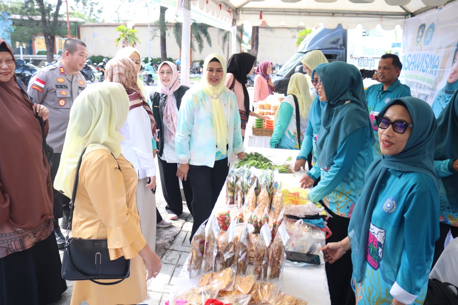Dewi Ansar Hadiri Gerakan Pangan Murah TVRI di Bintan