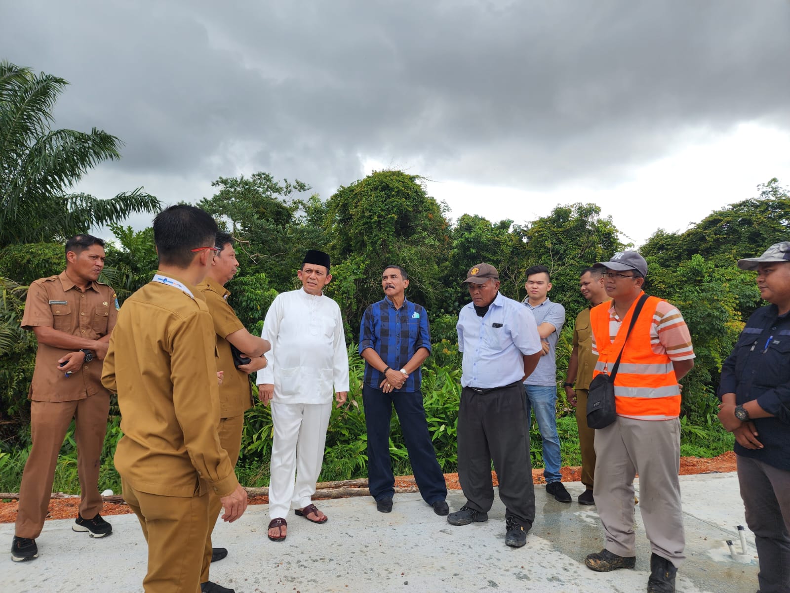 Pedestarian Jalan Bandara RHF Tanjungpinang Berhas Bunga Sakura, Bunga Tanjung dan Pohon Pinang