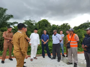Pedestarian Jalan Bandara RHF Tanjungpinang Berhas Bunga Sakura, Bunga Tanjung dan Pohon Pinang
