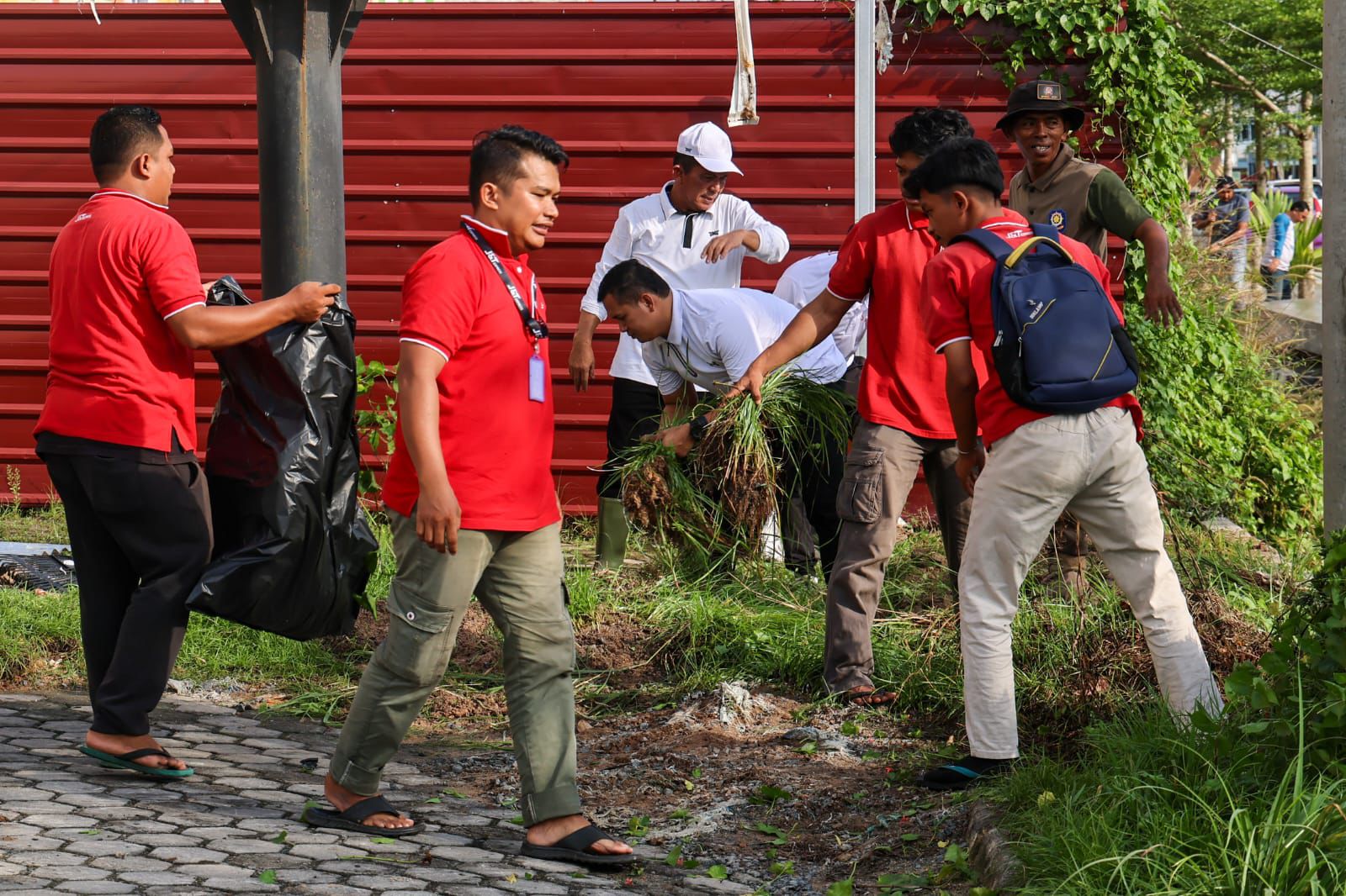Gubernur Ansar Imbau Pemilik Properti di Area Vital Ikut Jaga Kebersihan Lingkungan