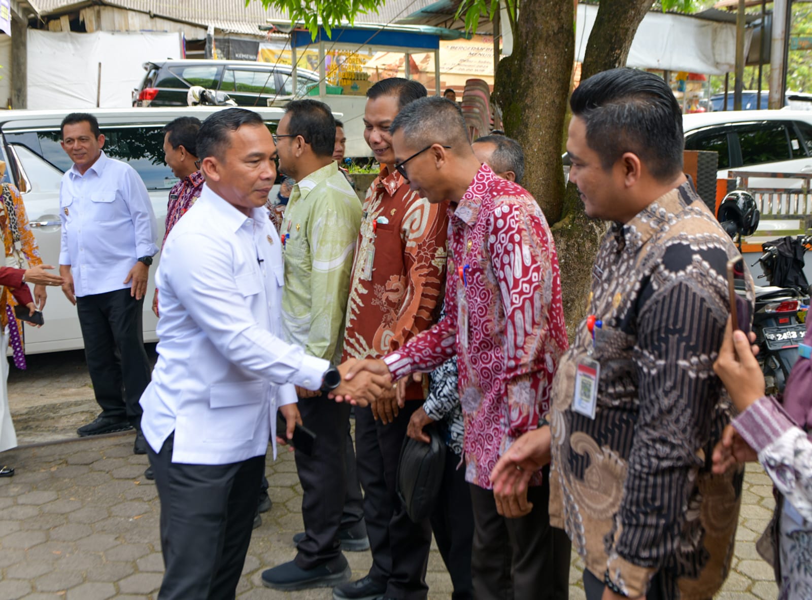 Menteri Wihaji dan Gubernur Ansar Tinjau Pelayanan KB Gratis di Puskesmas Batu X