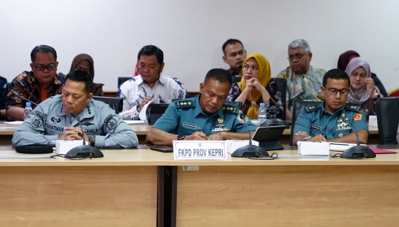 Sekda Kepri Pimpin Rapat Persiapan HUT 80 Kemerdekaan RI