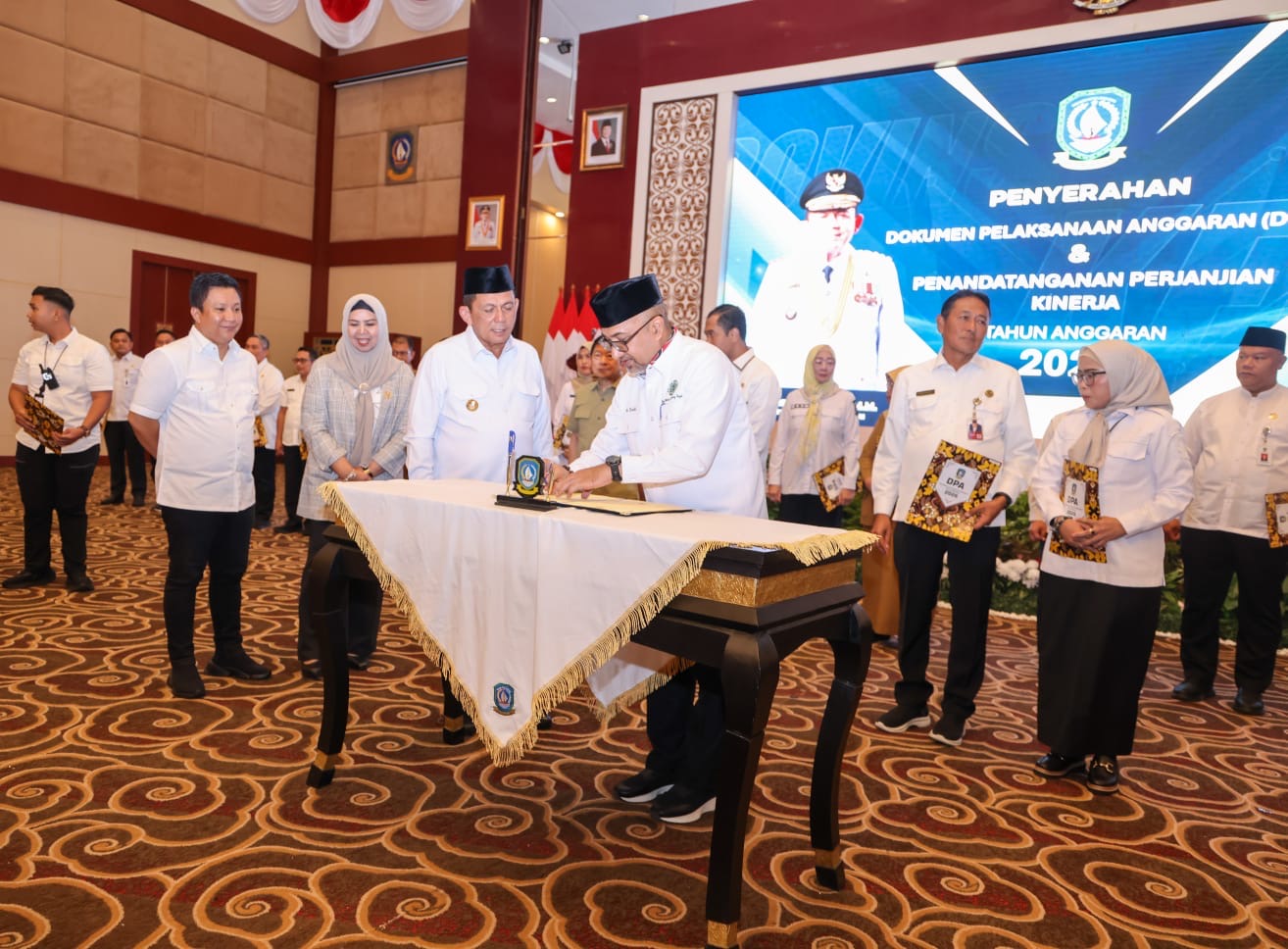 Gubernur Ansar Serahkan DPA dan Teken Perjanjian Kinerja OPD Pemprov Kepri Tahun Anggaran 2026