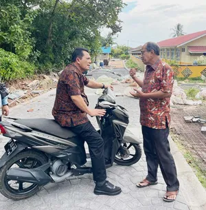 Tinjau Progres Pengerjaan Jalan di Penyengat,  Ansar Pastikan Tuntas di Desember
