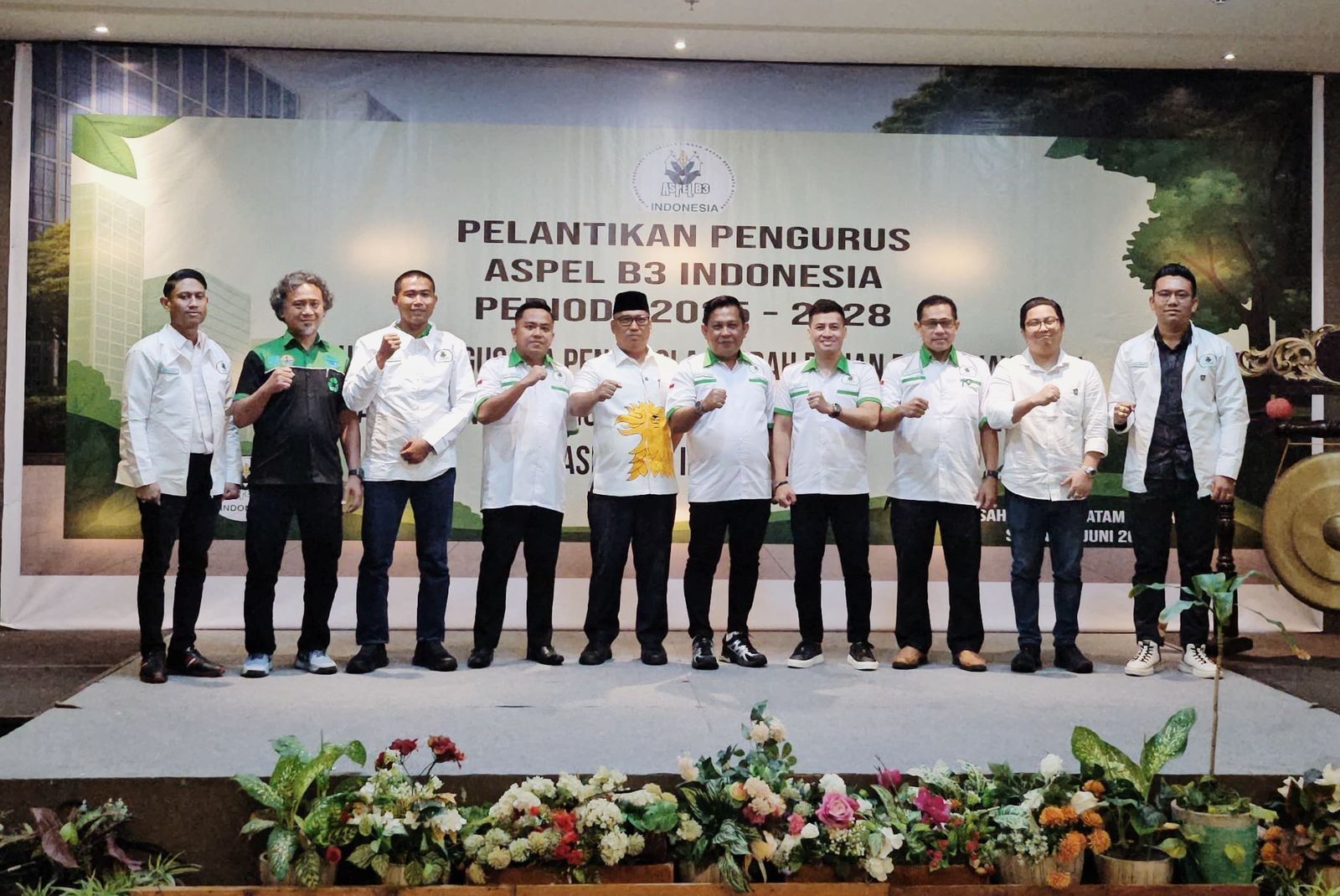 Wagub Nyanyang Hadiri Pelantikan Pengurus ASPEL B3 Indonesia, Dorong Pengelolaan Limbah yang Aman dan Berkelanjutan