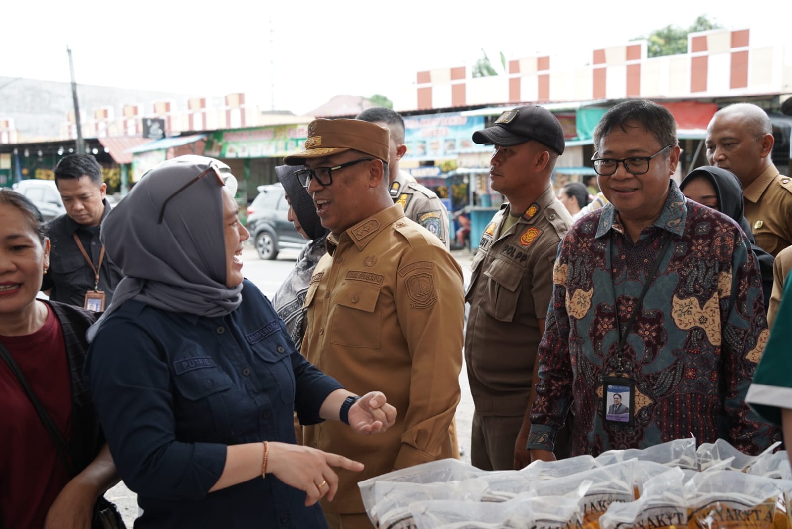 Wagub Nyanyang Buka Bazar Pangan Murah
Jaga Stabilitas Harga Bahan Pokok Jelang Nataru