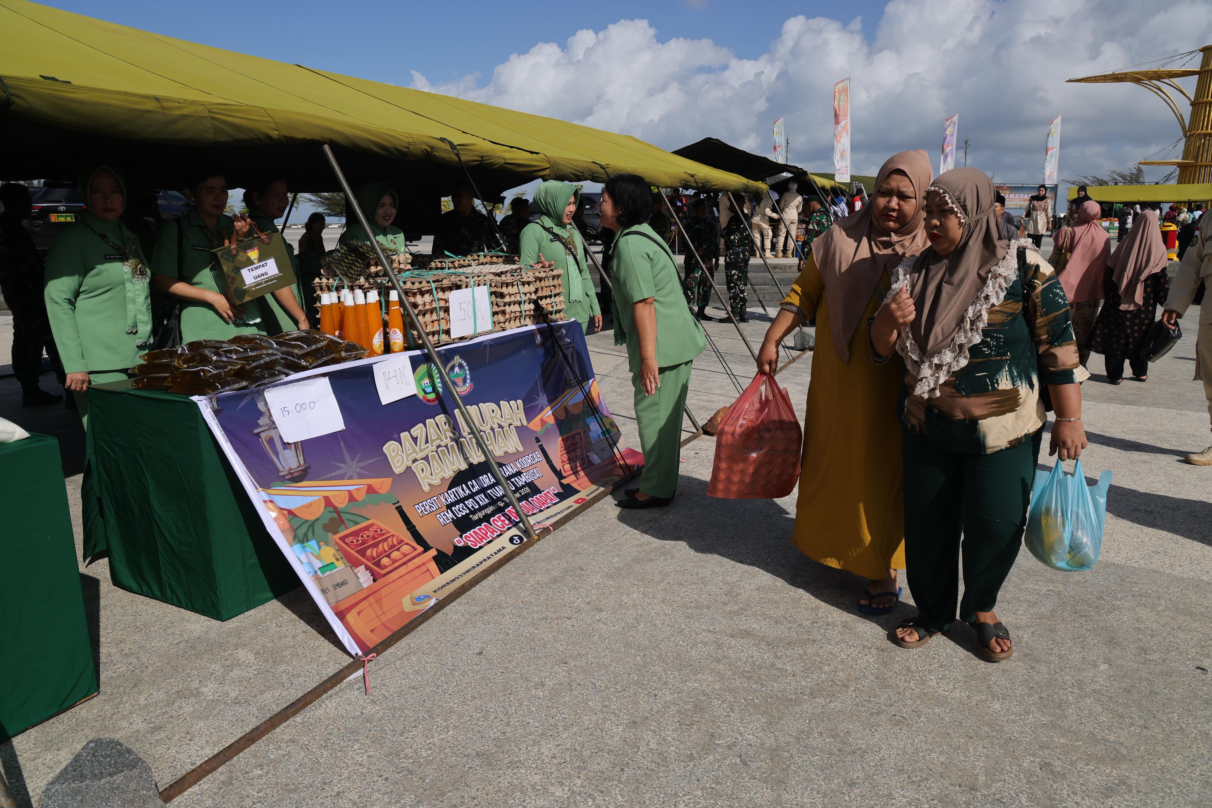 Pj. Sekda Kepri Luki Zaiman Hadiri Bazar Ramadan Kogabwilhan I di Tugu Sirih