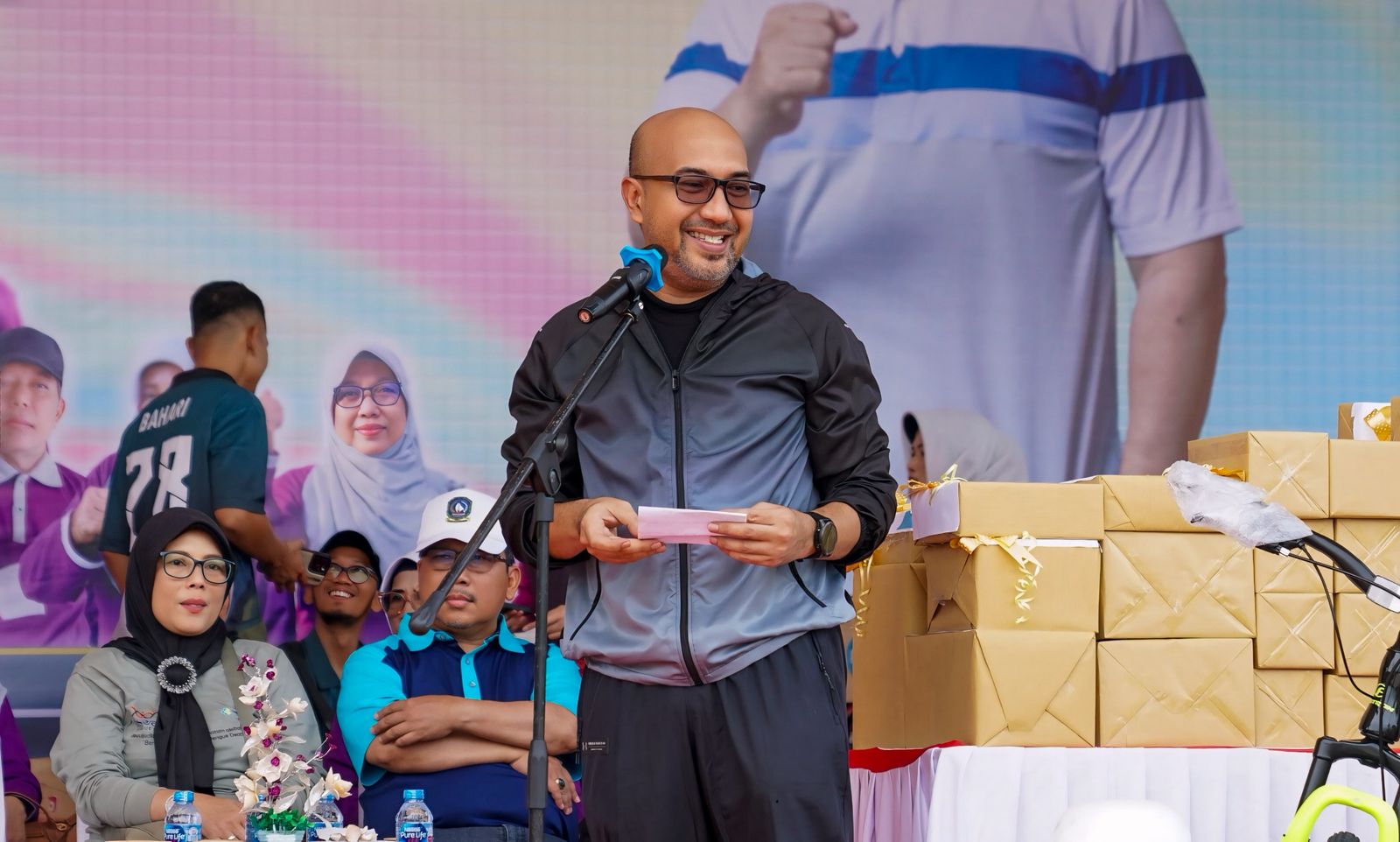 Pj. Sekdaprov Luki Hadiri Senam dan Jalan Sehat HUT KORPRI 2025, Tekankan Semangat Kebersamaan ASN