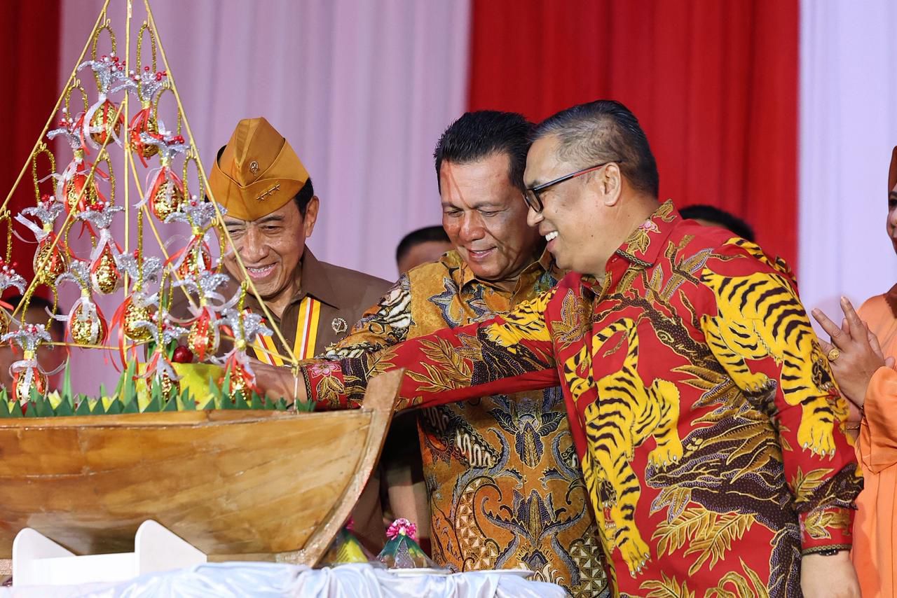 Ribuan Warga Padati Malam Ramah Tamah HUT ke-80 RI di Gedung Daerah Kepri