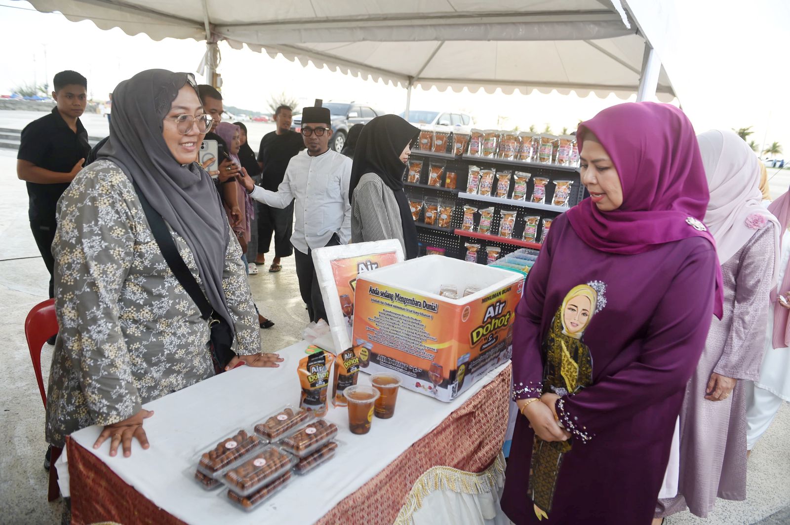 Dewi Ansar Resmi Buka Pameran dan Bazar UMKM Kepri Sempena STQ XI