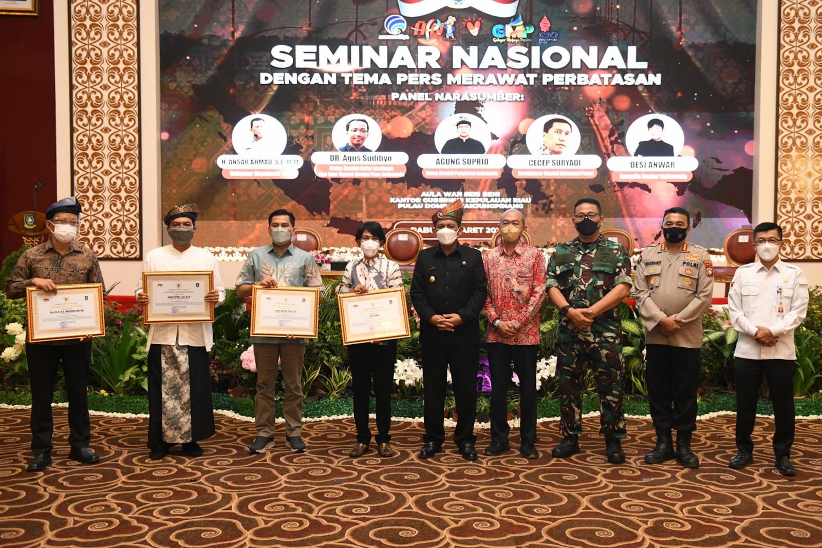 Buka Seminar Nasional 'Pers Merawat Perbatasan', Gubernur Ansar Minta  Pers Tingkatkan Kompetensi
