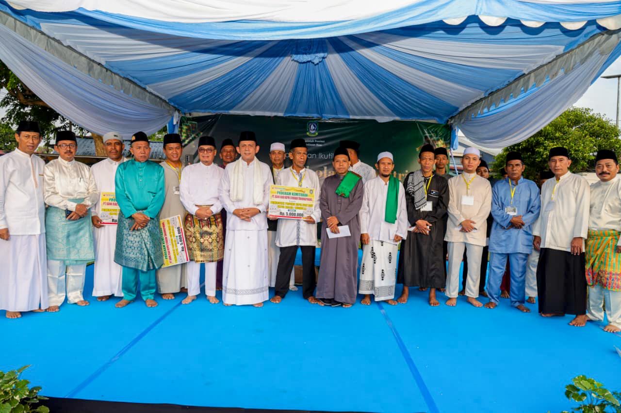 Gubernur Ansar Sholat Idulfitri Bersama Masyarakat Batam