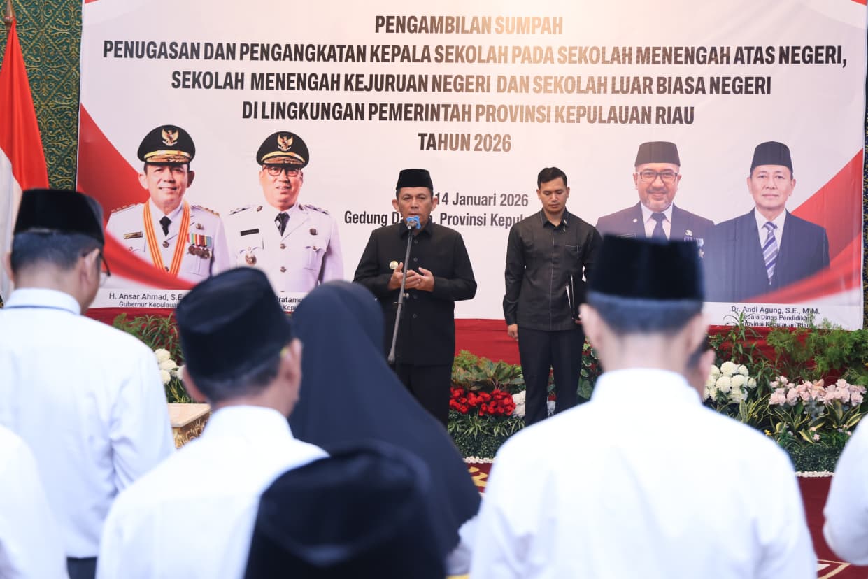 Gubernur Ansar Lantik Kepala Sekolah SMAN, SMKN, dan SLBN se-Kepri