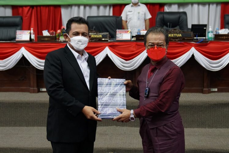 Gubernur Sampaikan Nota Keuangan dan Ranperda APBDP 2021 Kepada DPRD
