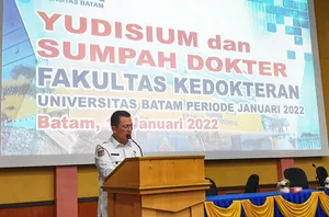 Gubernur Ansar Hadiri Yudisium &amp; Pengucapan Sumpah Dokter UNIBA