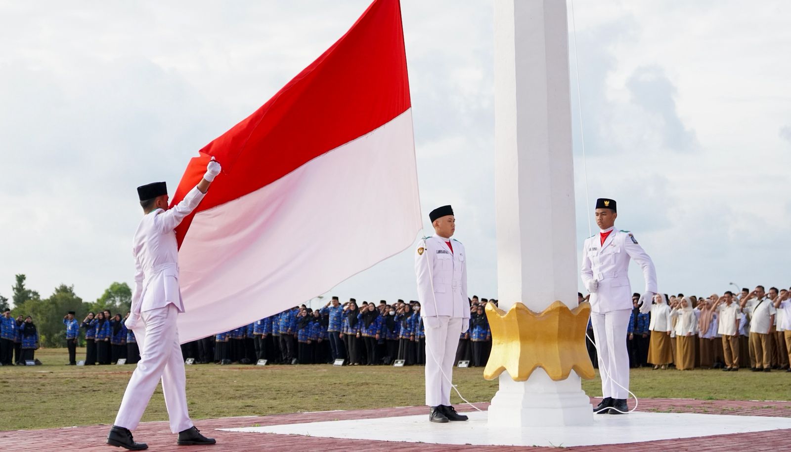 Sekdaprov Kepri Pimpin Upacara Peringatan  HUT RI Ke 80 Bersama ASN