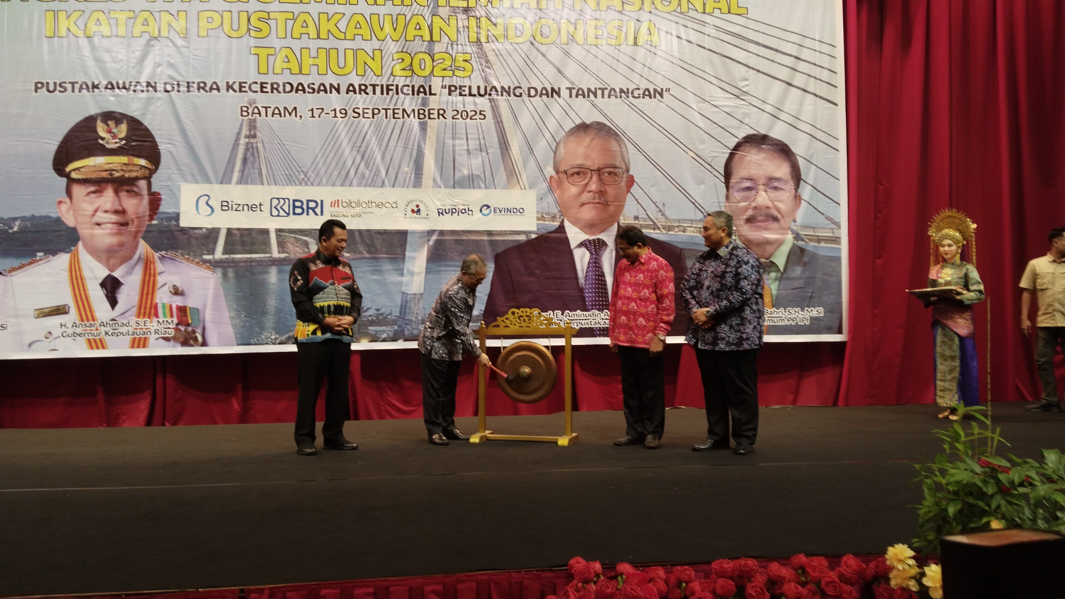 Buka Kongres IPI, Gubernur Ansar Tekankan Pentingnya Pustakawan Terus Berbenah di Era Digital