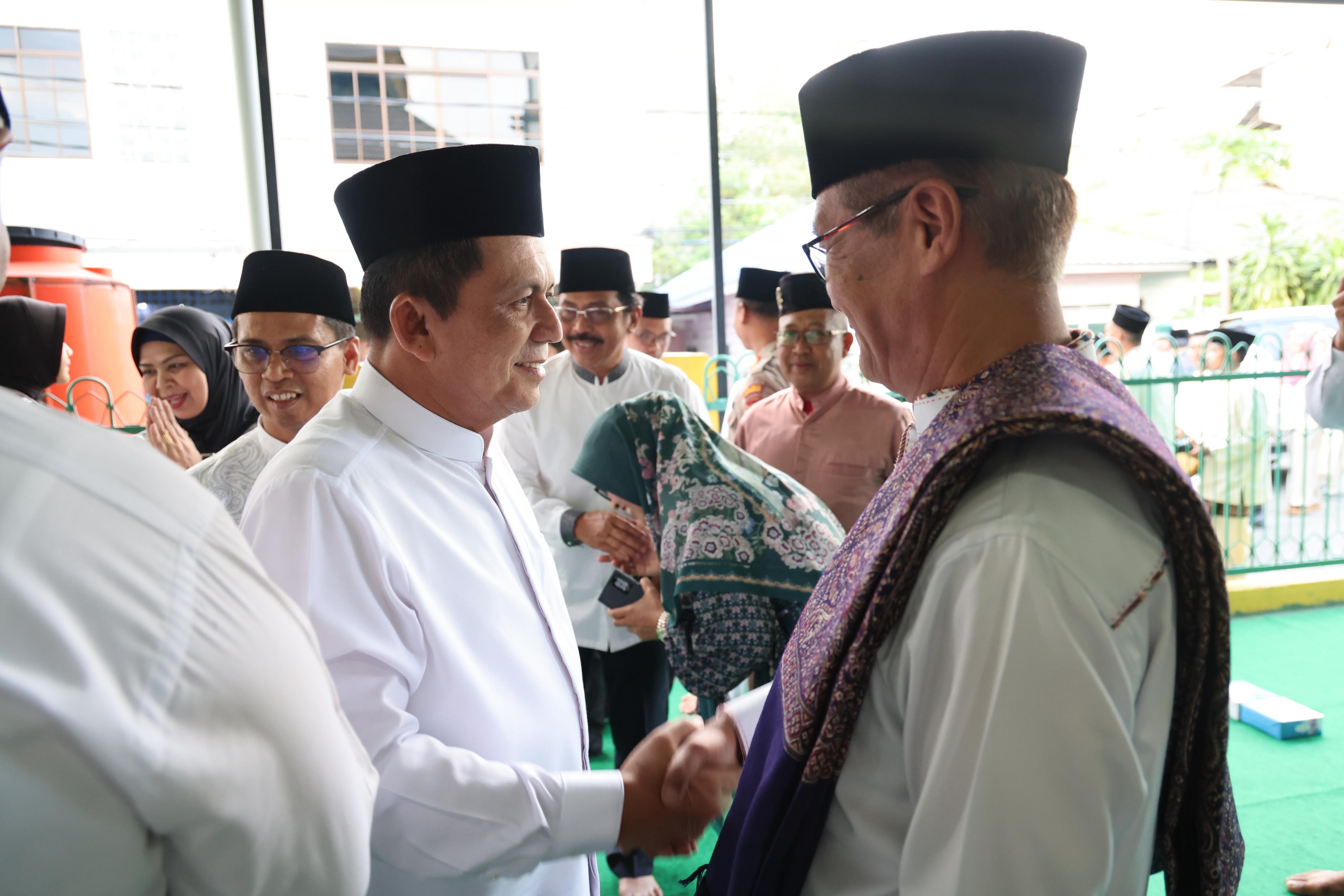 Gubernur Ansar dan Wagub Nyanyang Safari Ramadan di Karimun, Sampaikan Program Strategis Pemprov Kepri