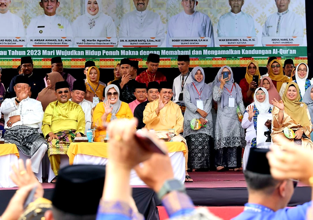 Gubernur Ansar Lepas Pawai Ta'aruf dan Kereta Hias STQH X Kepri