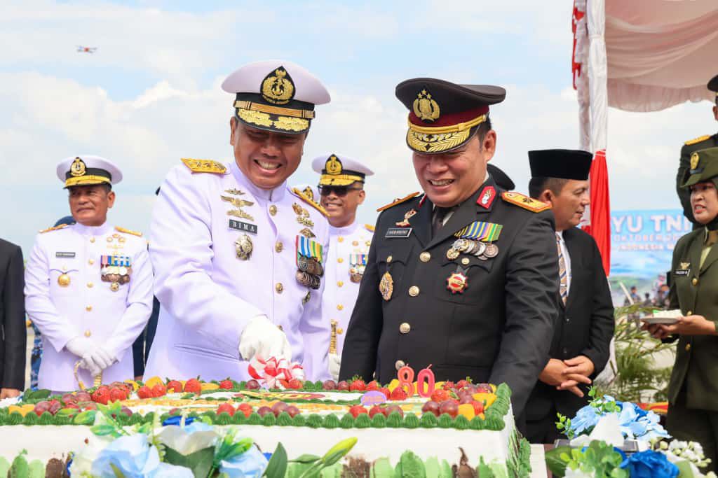 Gubernur Ansar Hadiri Upacara HUT ke-80 TNI di Tugu Sirih Tanjungpinang