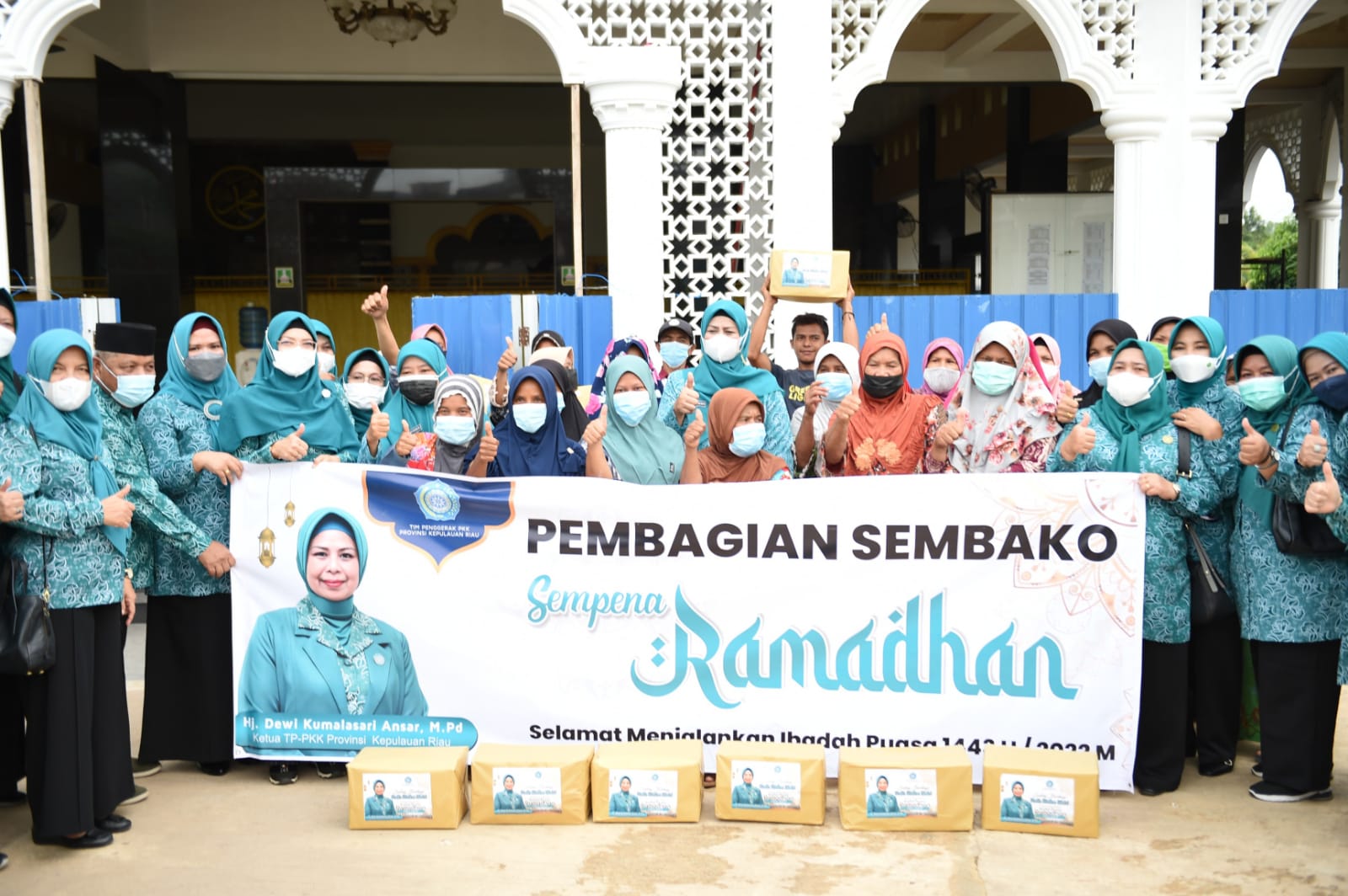 Ketua TP-PKK Kepri Bagikan Sembako Rutin Ramadhan Sebagai Bentuk Kepedulian