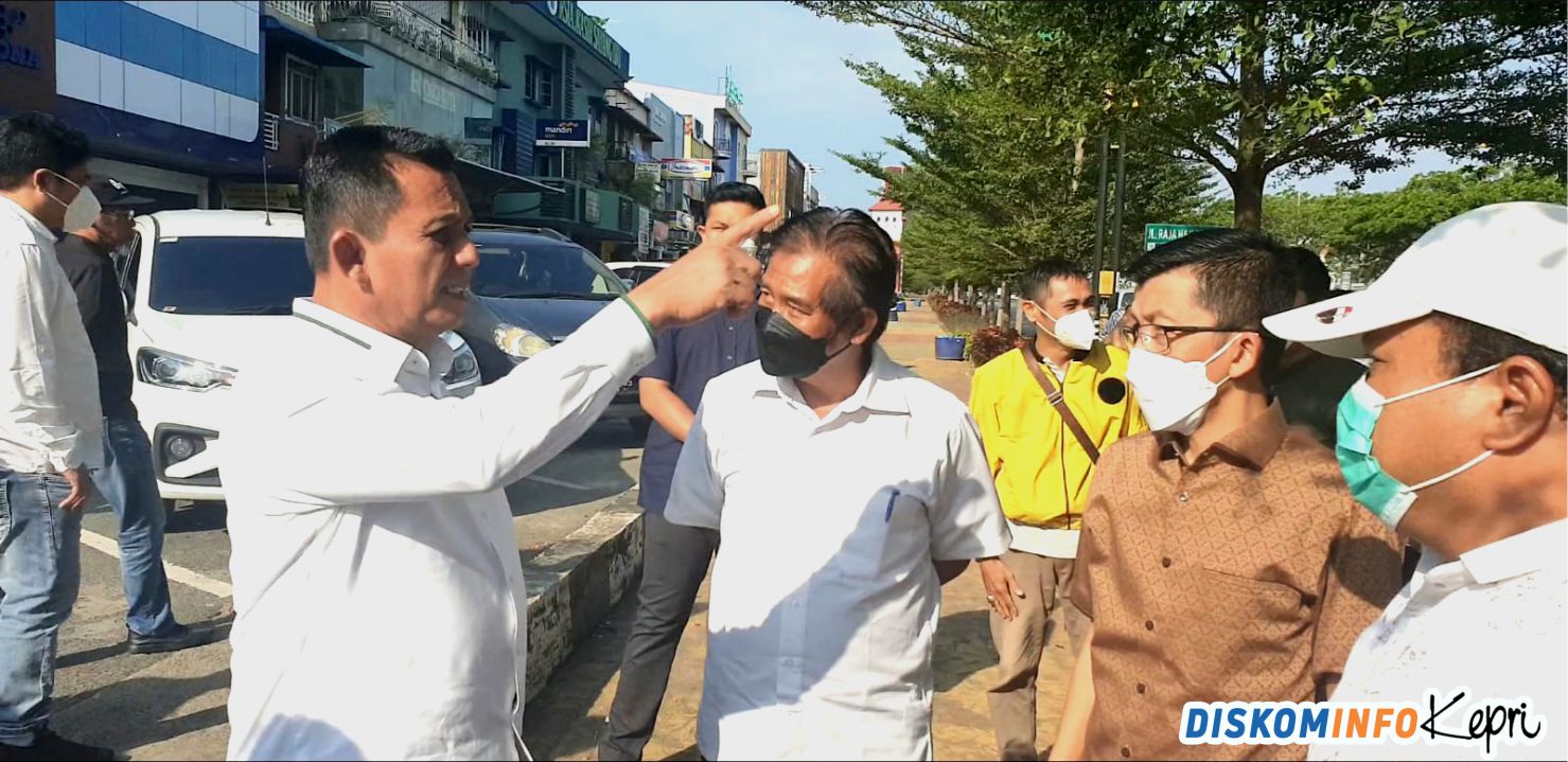 Gubernur Ansar Tinjau Jalan Provinsi di Kota Batam