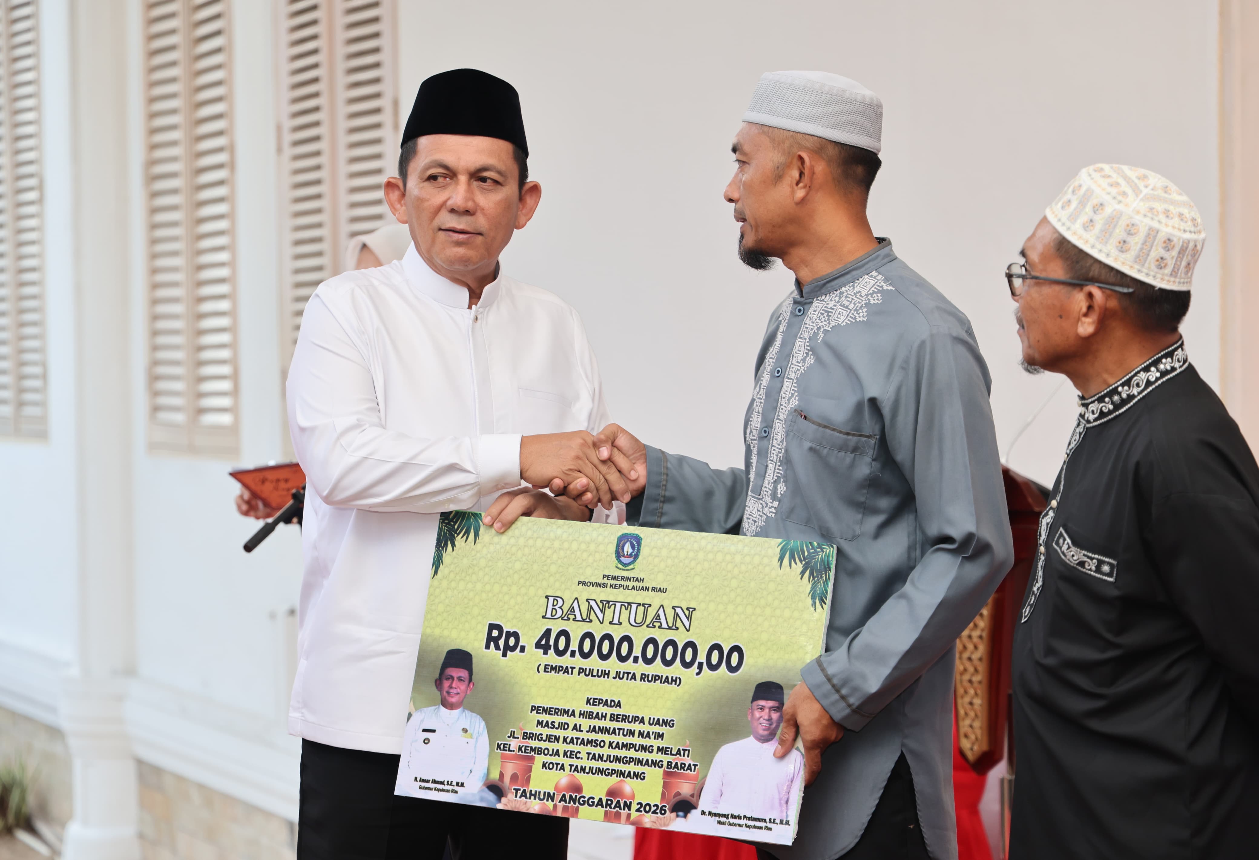 Gelar Buka Puasa Bersama, Pemprov Kepri Beri Santunan Anak Yatim dan Bantu Dua Rumah Ibadah