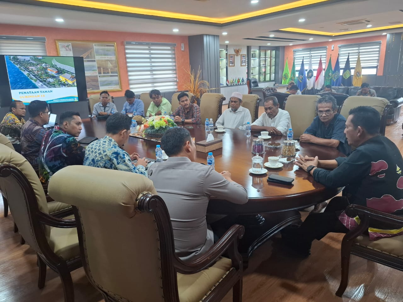Gubernur Ansar Terima Audiensi Pedagang Gurindam Dua Belas, Sepakat Wujudkan Kawasan Lebih Representatif