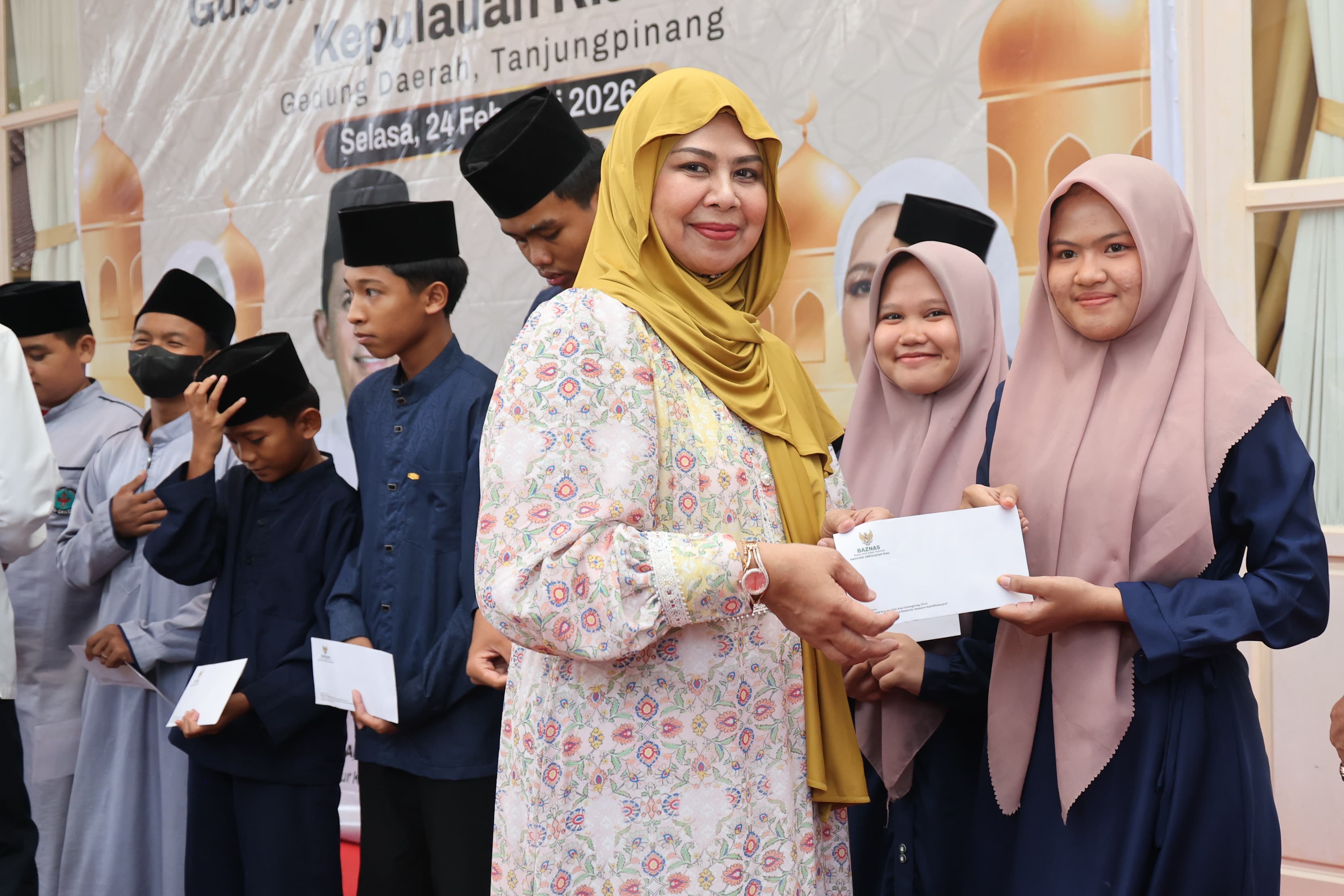 Gelar Buka Puasa Bersama, Pemprov Kepri Beri Santunan Anak Yatim dan Bantu Dua Rumah Ibadah