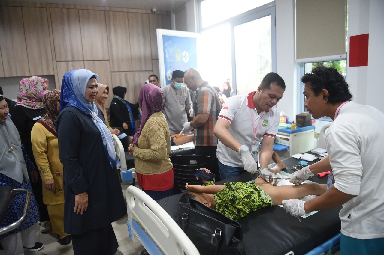 Sentuhan Kasih TP PKK Kepri, Khitanan Dhuafa dan Paket Stunting untuk Anak Batam