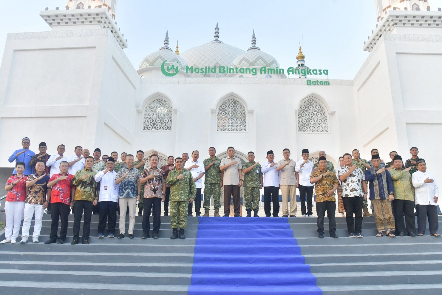 Gubernur Ansar Dampingi Menhan RI Resmikan Masjid Bintang Amin Angkasa di Lanud Hang Nadim Batam