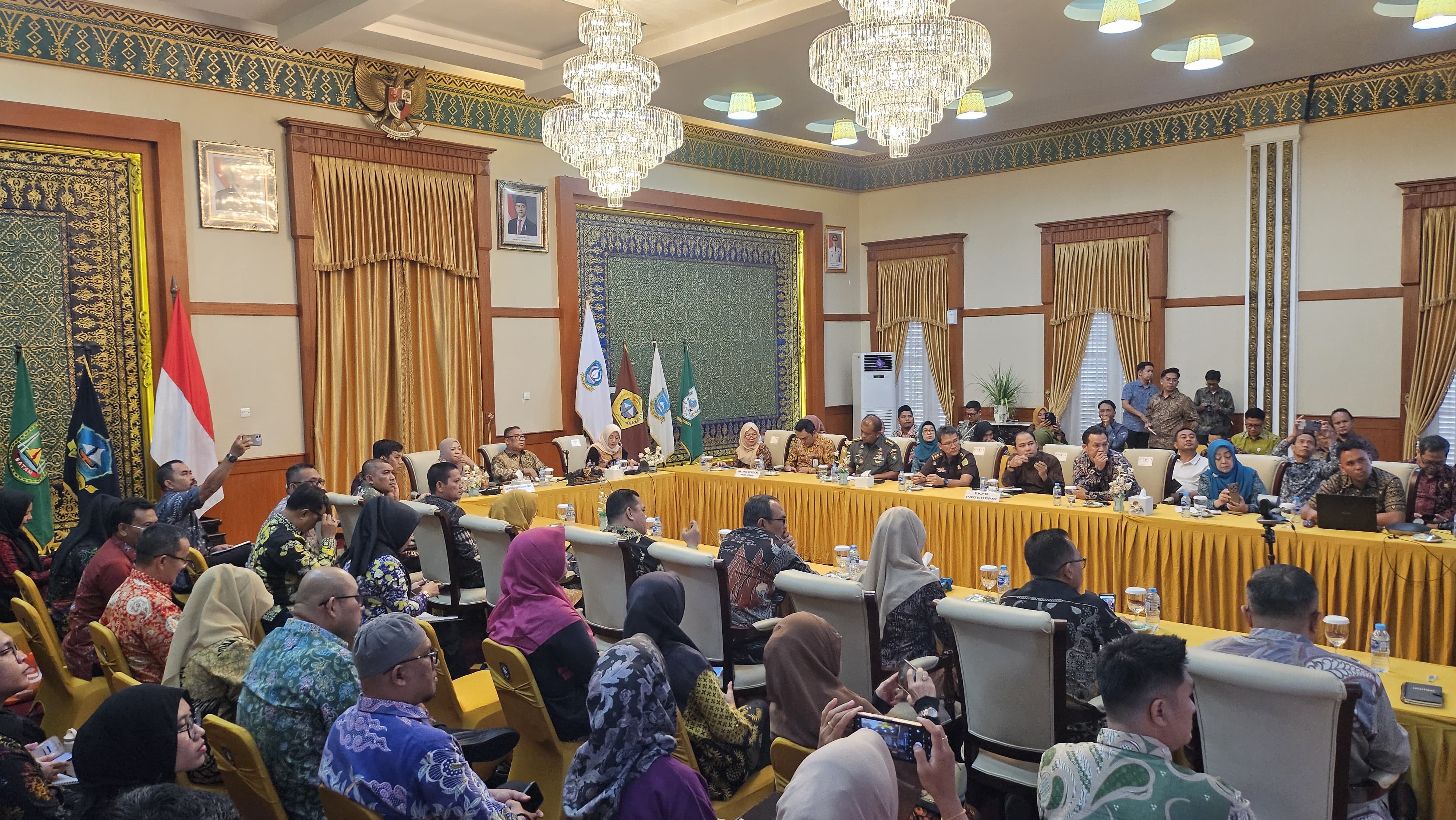 Wagub Nyanyang Pimpin Evaluasi MBG, Fokus pada Sertifikasi SLHS, Ahli Gizi dan Pemanfaatan Pangan Lokal