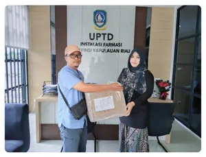 Pantau Suhu Real-Time, Jaga Mutu Obat dan Perbekalan Kesehatan : Penerimaan dan Pemasangan RTMD di UPTD Instalasi Farmasi Dinas Kesehatan Provinsi Kepulauan Riau