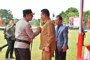 Gubernur Ansar Hadiri Upacara Farewell And Welcome Parade Kapolda Kepri