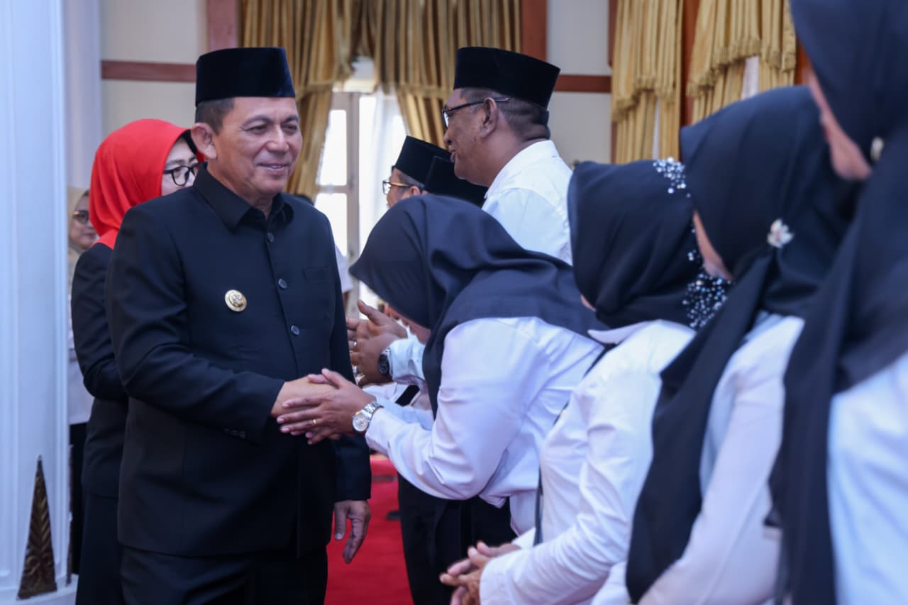 Gubernur Ansar Lantik Kepala Sekolah SMAN, SMKN, dan SLBN se-Kepri