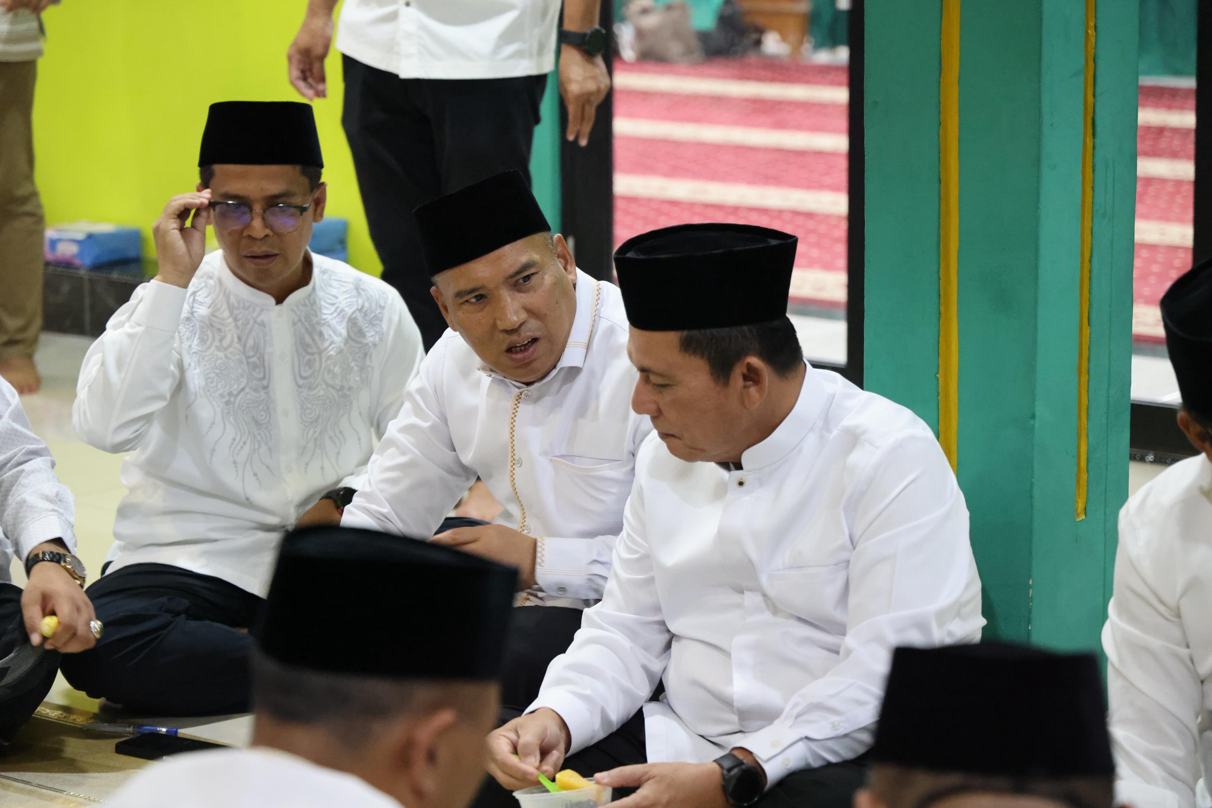 Gubernur Ansar dan Wagub Nyanyang Safari Ramadan di Karimun, Sampaikan Program Strategis Pemprov Kepri