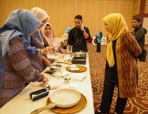 Hj. Dewi Ansar Buka Demo Memasak Kuliner Khas Kepulauan Riau