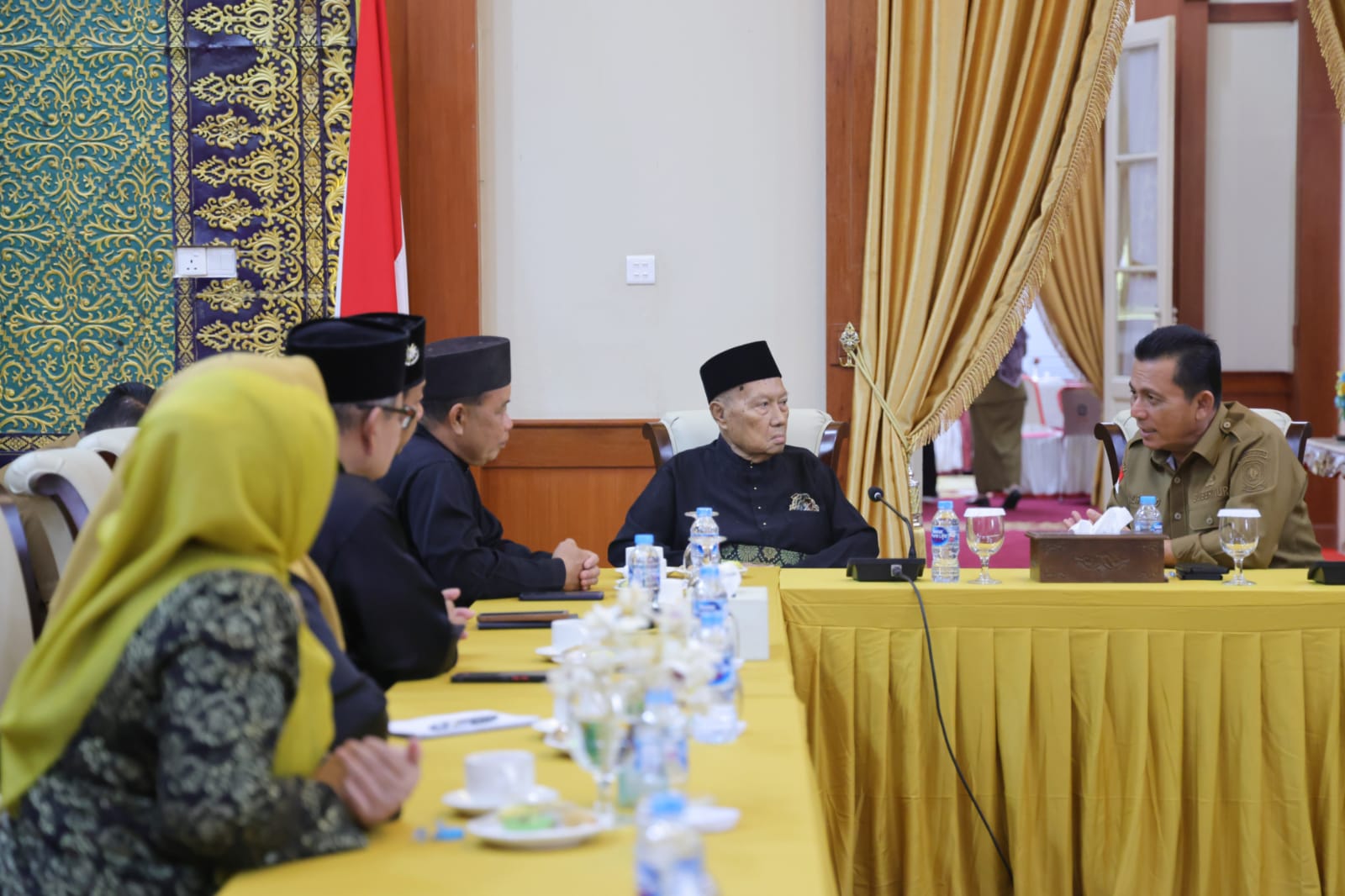 Gubernur Ansar Berdiskusi Dengan Jajaran Pengurus LAM Kepri
