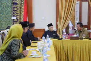Gubernur Ansar Berdiskusi Dengan Jajaran Pengurus LAM Kepri