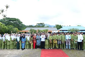 Gubernur Ansar Dorong Siswa SMAN 1 Lingga Bermimpi Besar