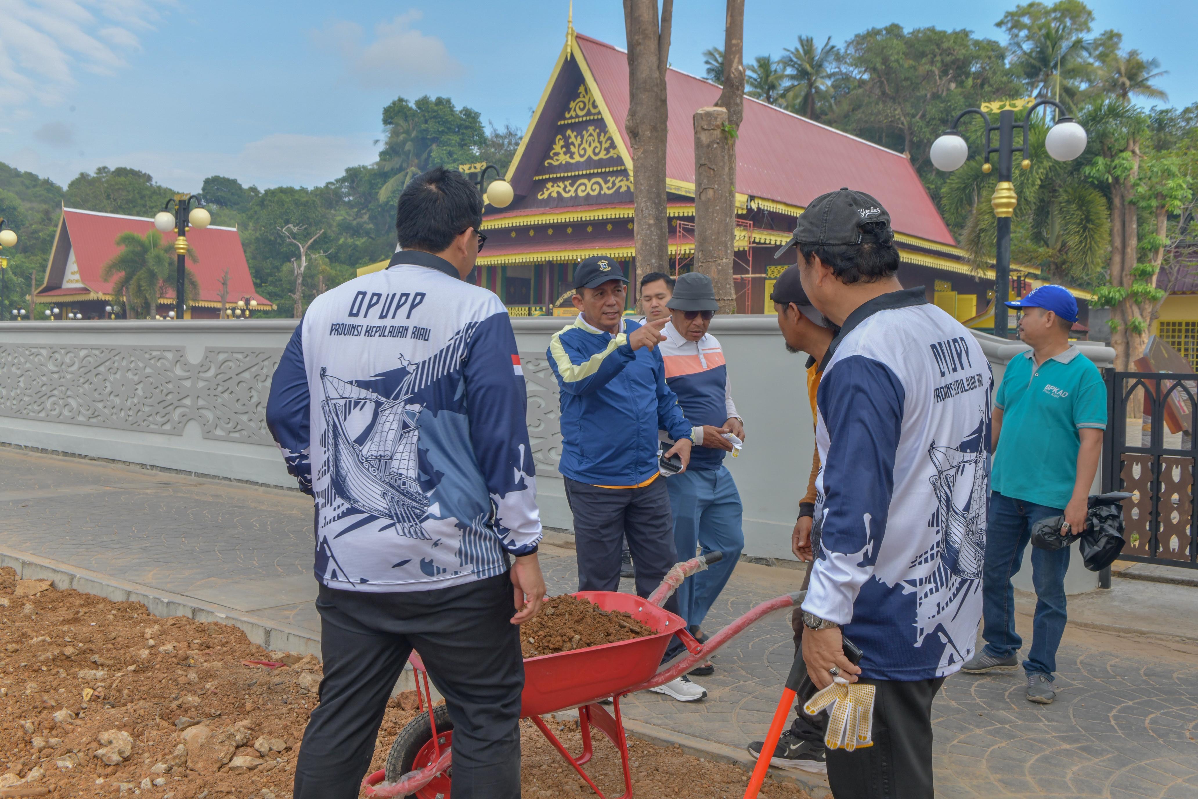 Pulau Penyengat dan Taman Gurindam 12 Dibersihkan, Gubernur Ansar Pimpin Goro